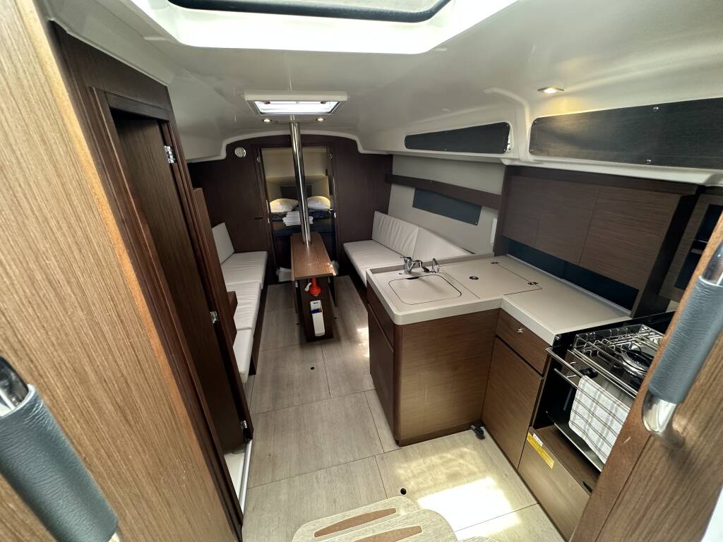 Sailing yacht Oceanis 34.1 Aria