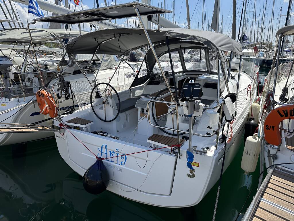 Sailing yacht Oceanis 34.1 Aria