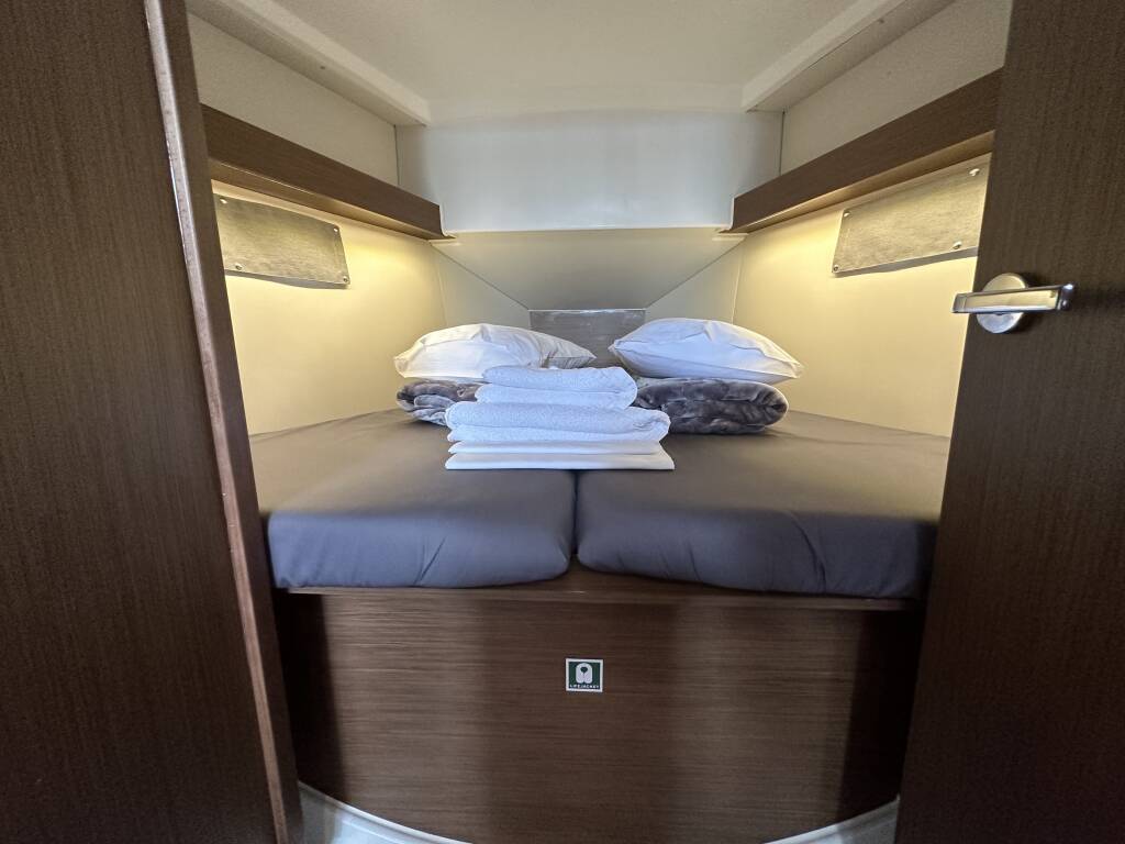 Sailing yacht Oceanis 34.1 Aria