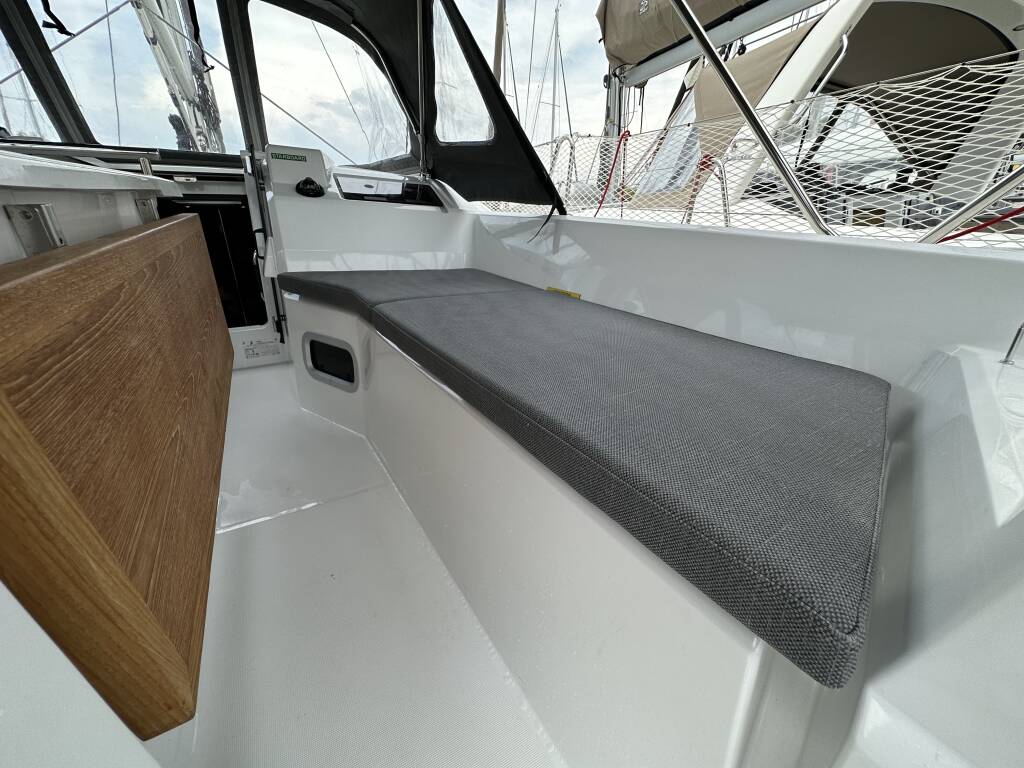Sailing yacht Oceanis 34.1 Aria
