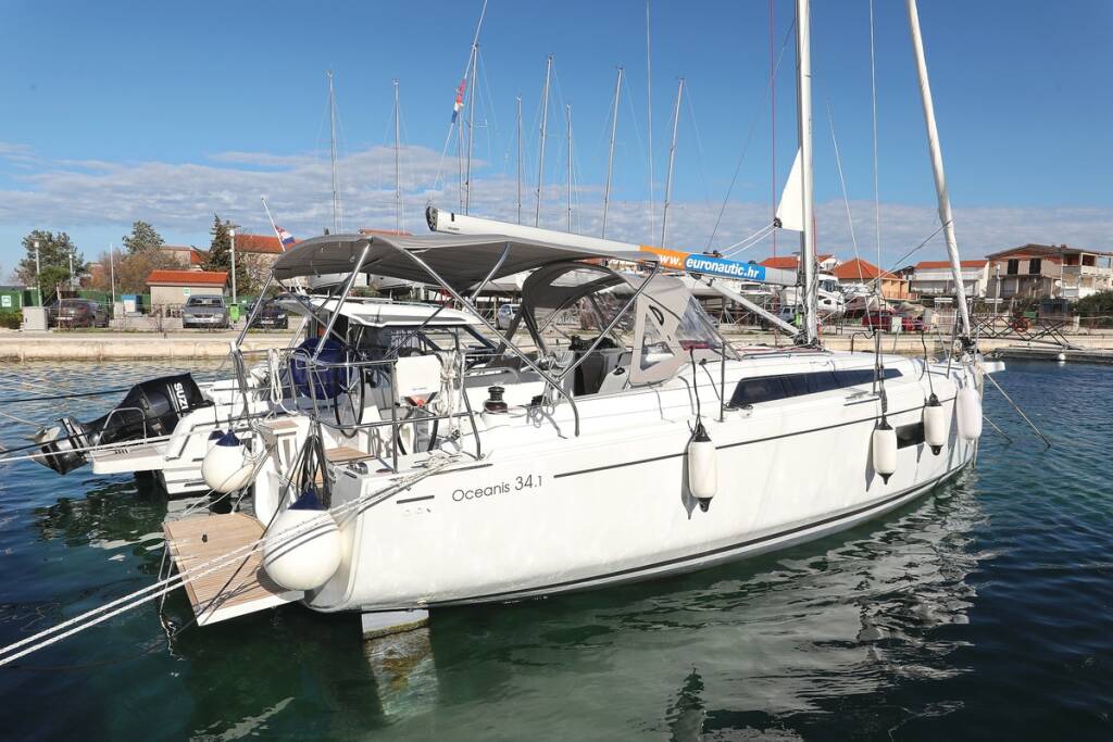 Sailing yacht Oceanis 34.1 Rooster