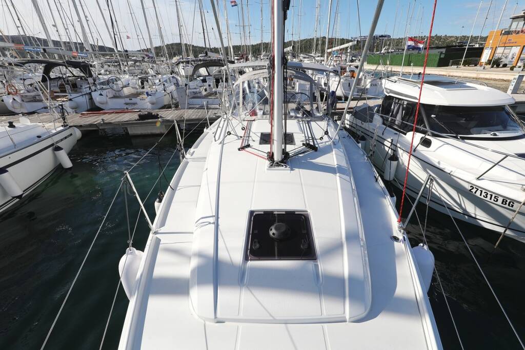Sailing yacht Oceanis 34.1 Rooster