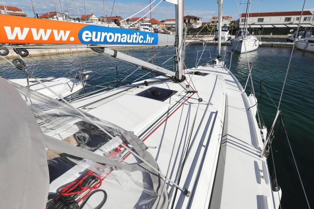 Sailing yacht Oceanis 34.1 Rooster