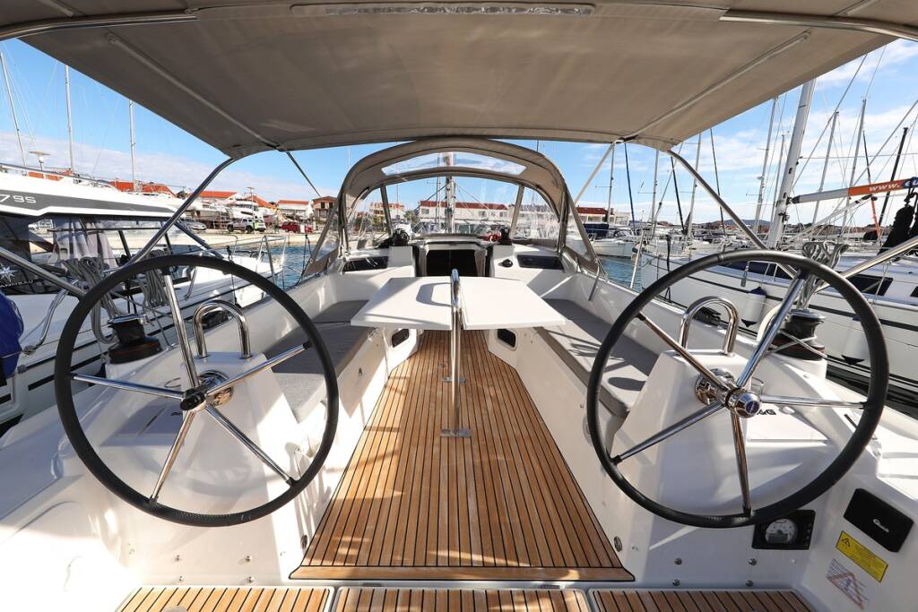Sailing yacht Oceanis 34.1 Rooster