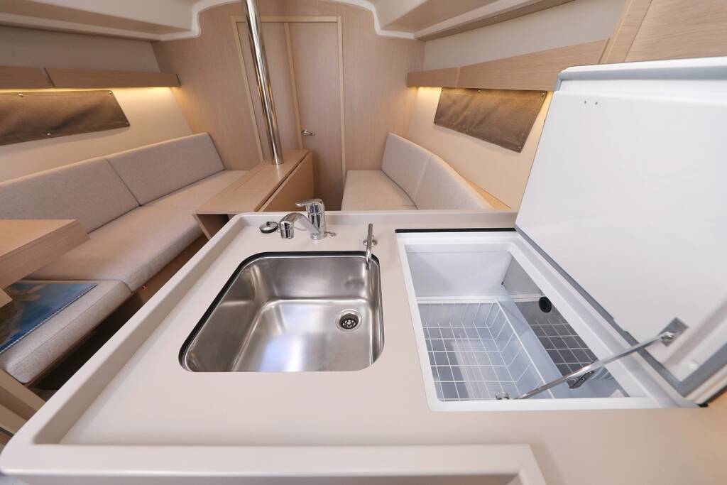 Sailing yacht Oceanis 34.1 Rooster