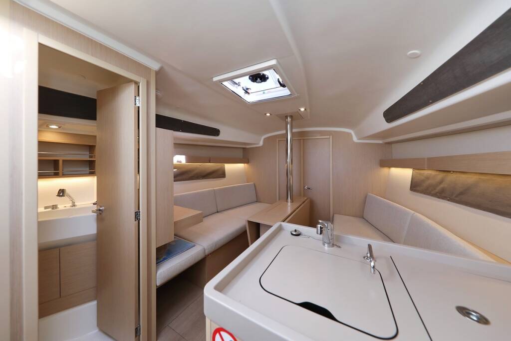 Sailing yacht Oceanis 34.1 Rooster
