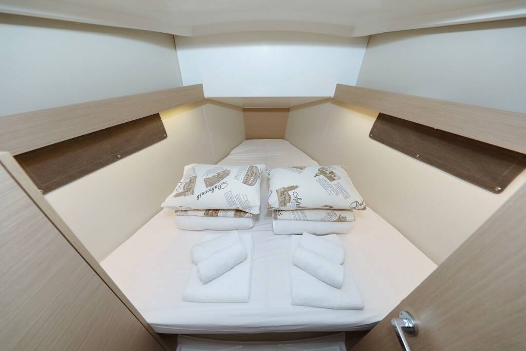 Sailing yacht Oceanis 34.1 Rooster