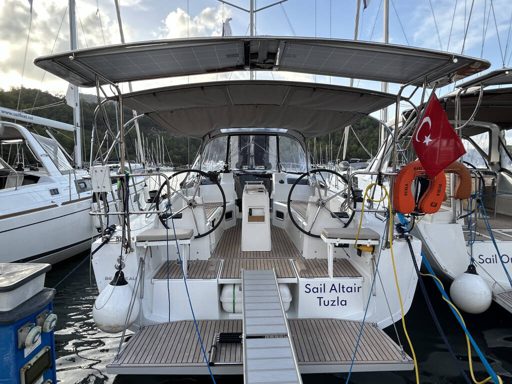 Sailing yacht Oceanis 34.1 Sail Altair