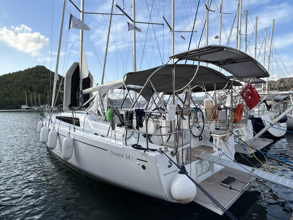 Sailing yacht Oceanis 34.1 Sail Altair
