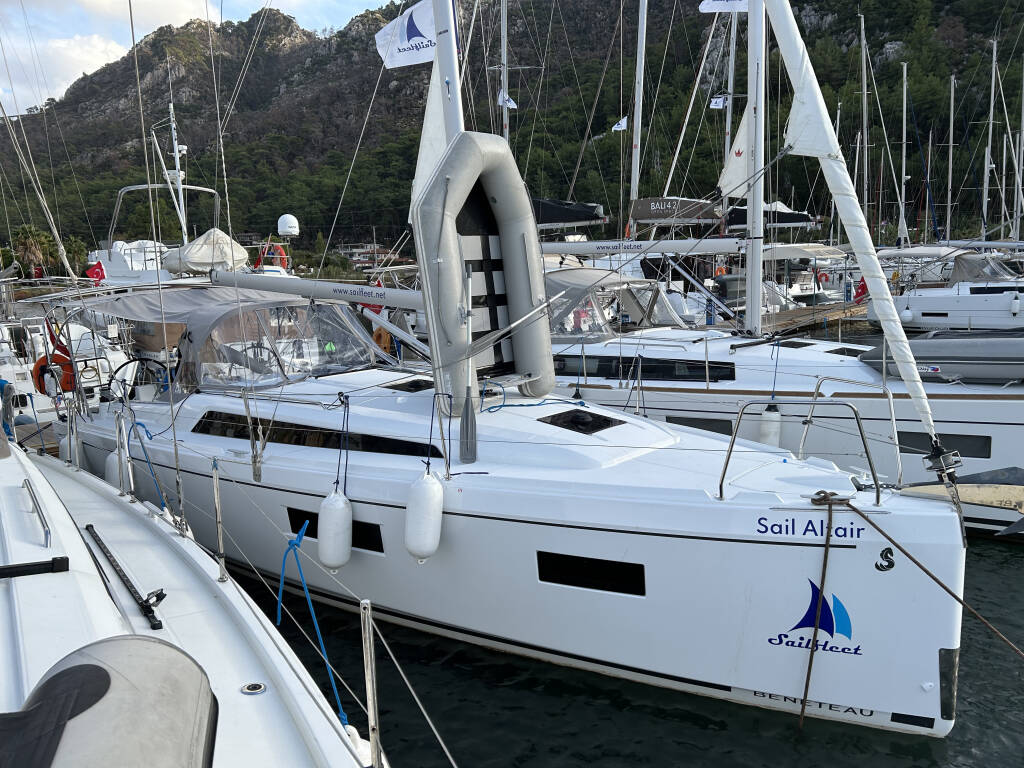Sailing yacht Oceanis 34.1 Sail Altair