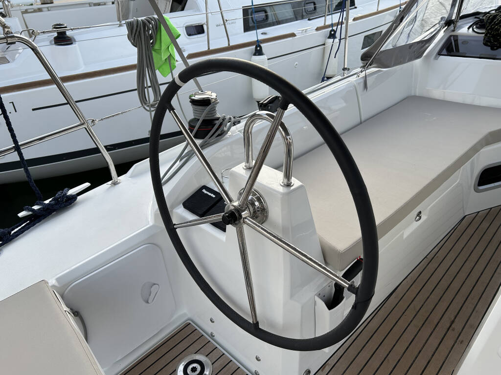 Sailing yacht Oceanis 34.1 Sail Altair