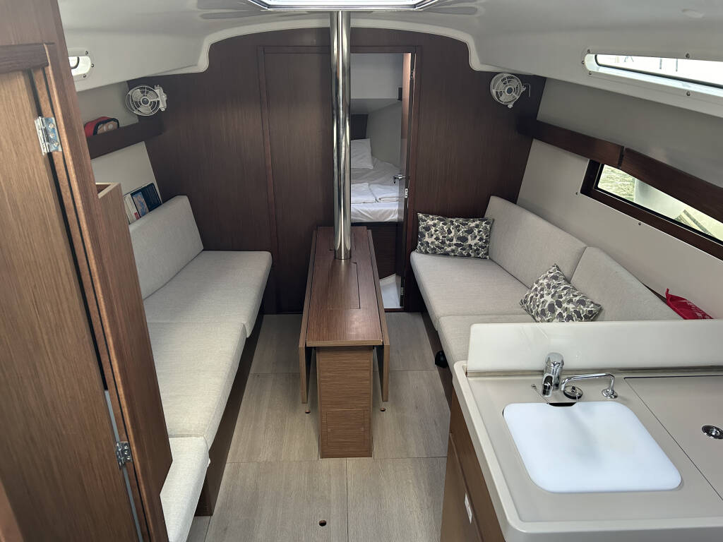 Sailing yacht Oceanis 34.1 Sail Altair