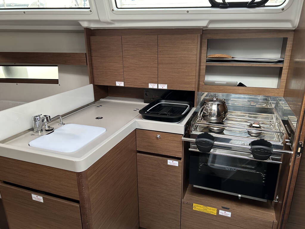 Sailing yacht Oceanis 34.1 Sail Altair
