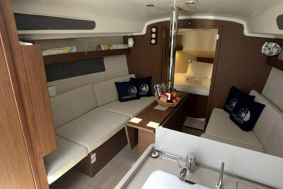 Sailing yacht Oceanis 34.1 ORIONIS