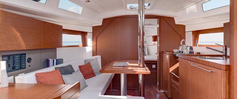 Sailing yacht Oceanis 35 Minta