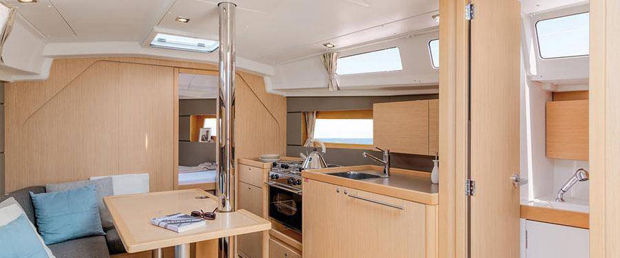 Sailing yacht Oceanis 35 Minta