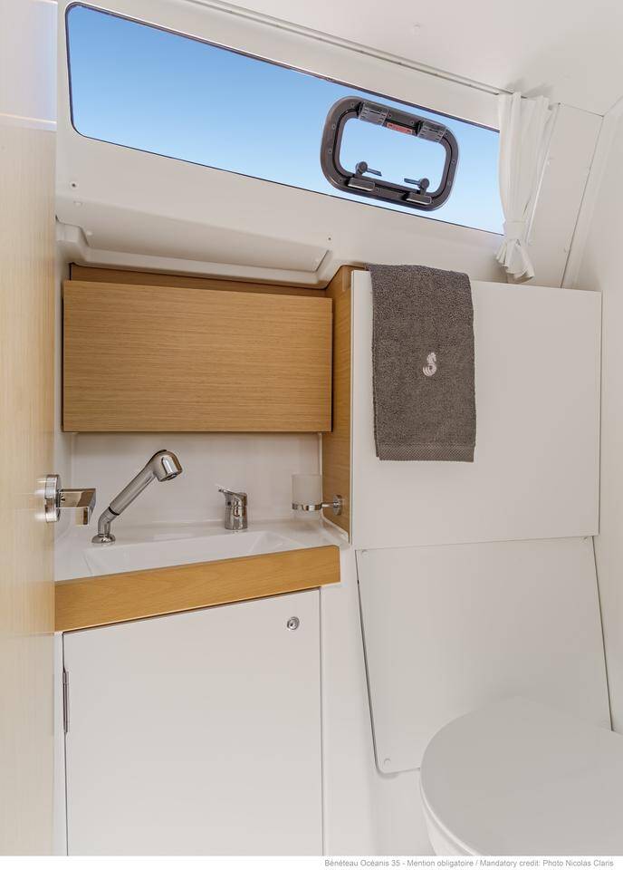 Sailing yacht Oceanis 35 Minta