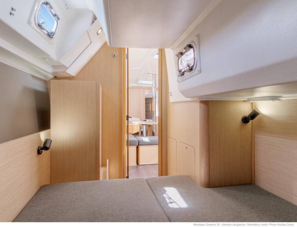 Sailing yacht Oceanis 35 Minta