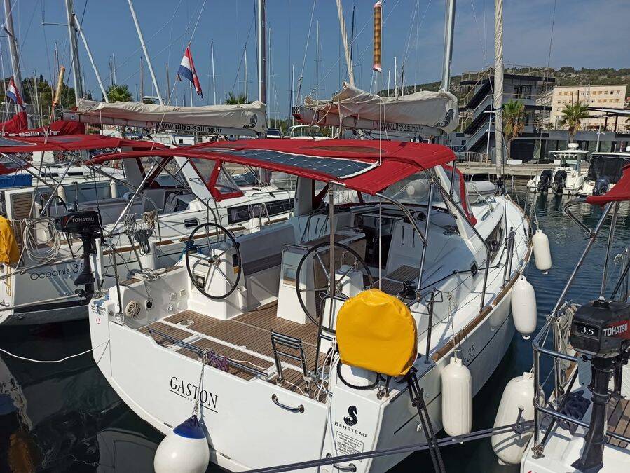 Sailing yacht Oceanis 35 Gaston