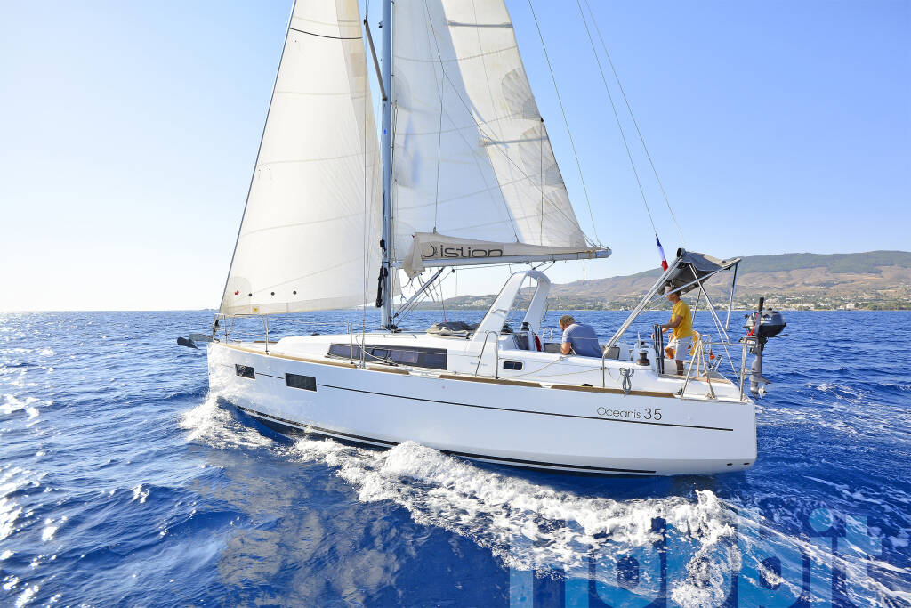 Sailing yacht Oceanis 35 Hobbit