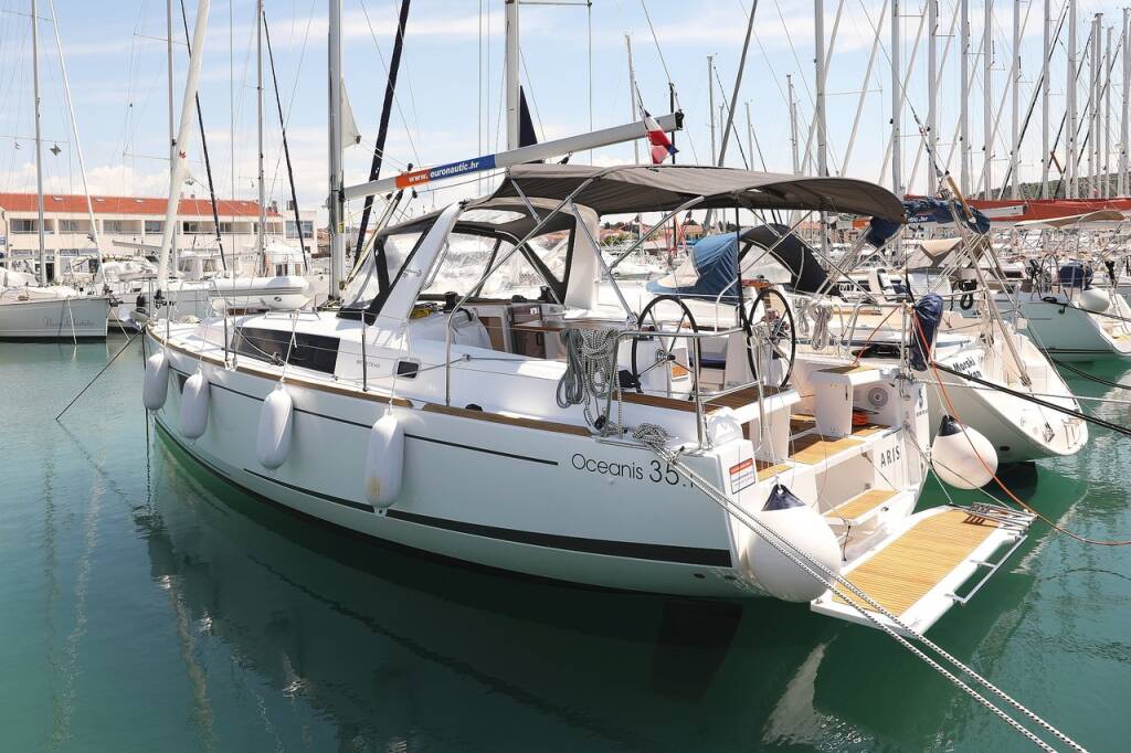 Sailing yacht Oceanis 35.1 Aris