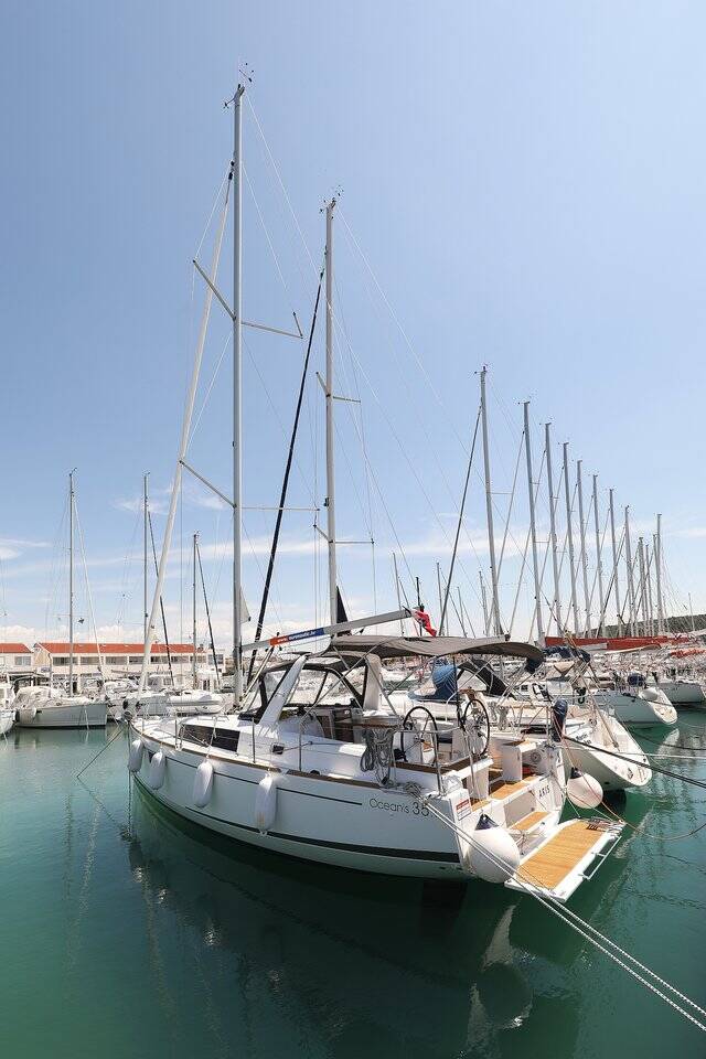Sailing yacht Oceanis 35.1 Aris