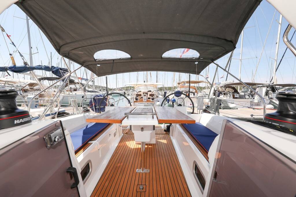 Sailing yacht Oceanis 35.1 Aris