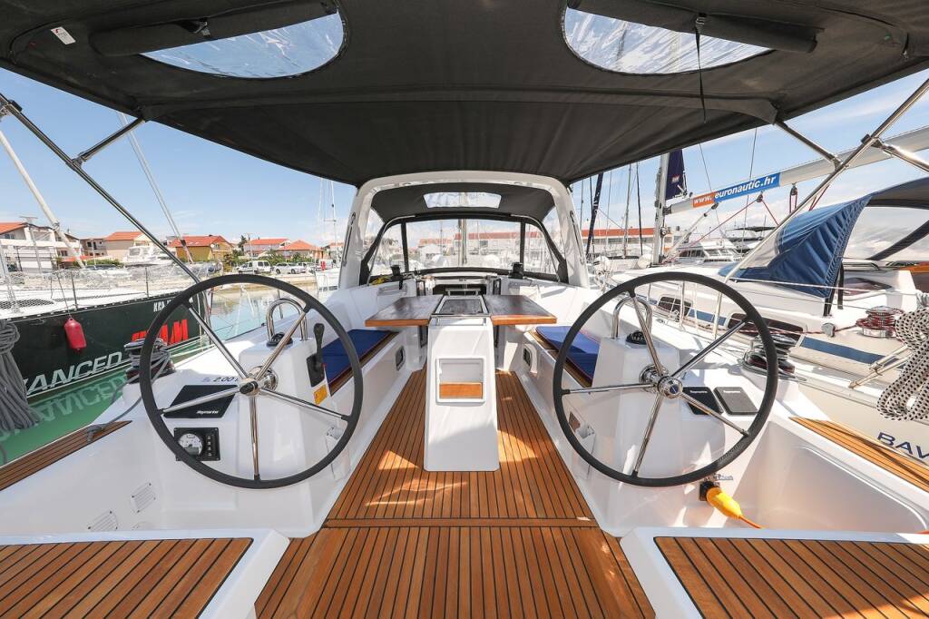 Sailing yacht Oceanis 35.1 Aris