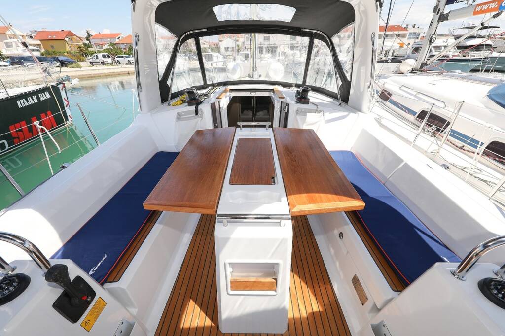 Sailing yacht Oceanis 35.1 Aris