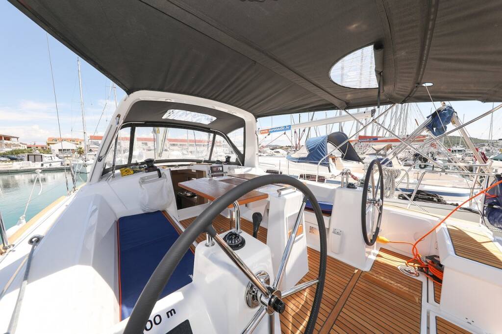 Sailing yacht Oceanis 35.1 Aris