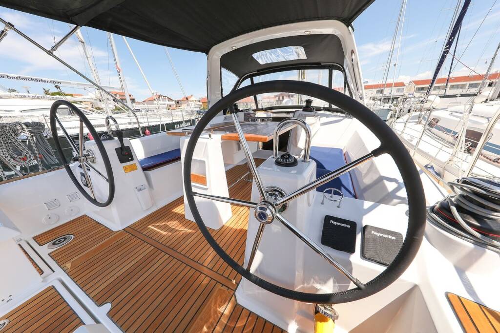 Sailing yacht Oceanis 35.1 Aris