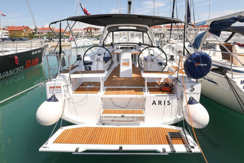 Sailing yacht Oceanis 35.1 Aris