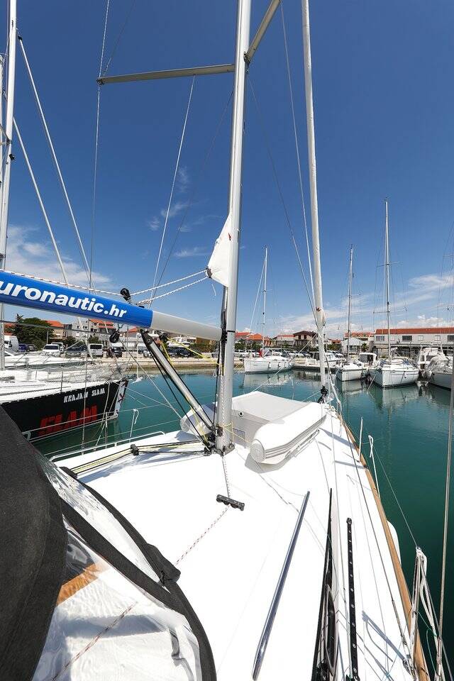 Sailing yacht Oceanis 35.1 Aris