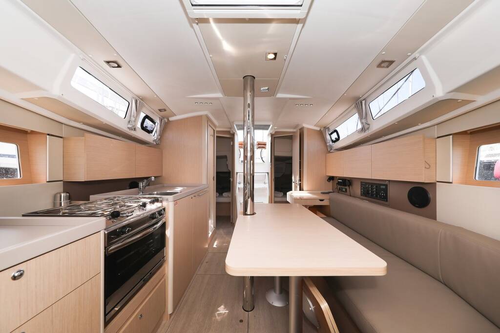 Sailing yacht Oceanis 35.1 Aris