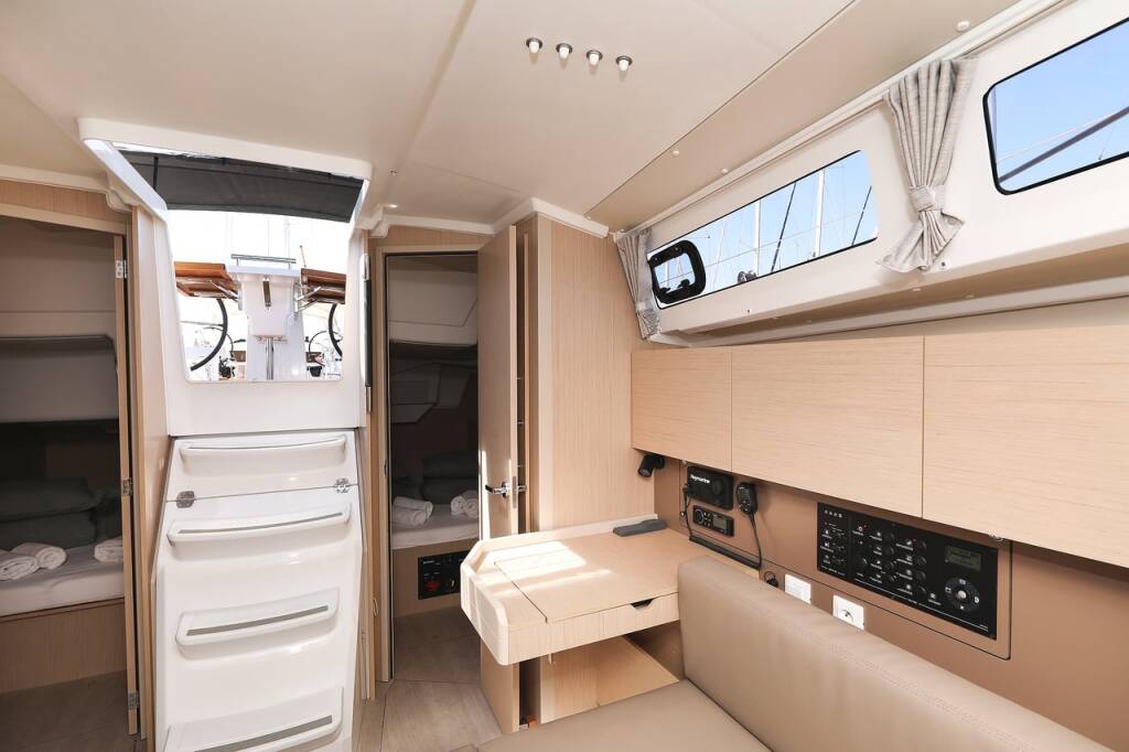 Sailing yacht Oceanis 35.1 Aris