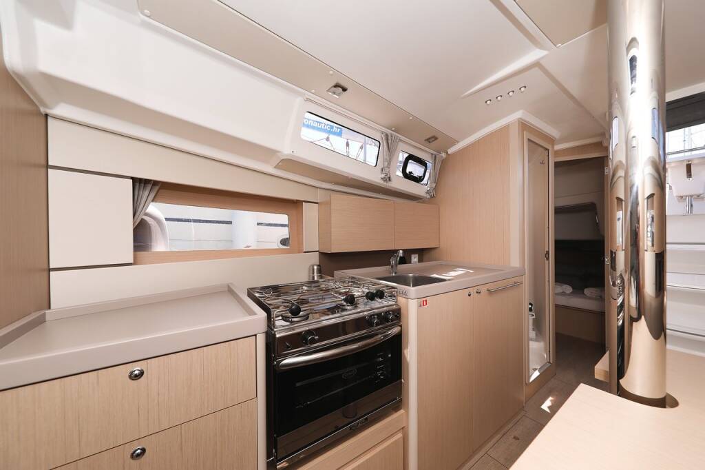Sailing yacht Oceanis 35.1 Aris