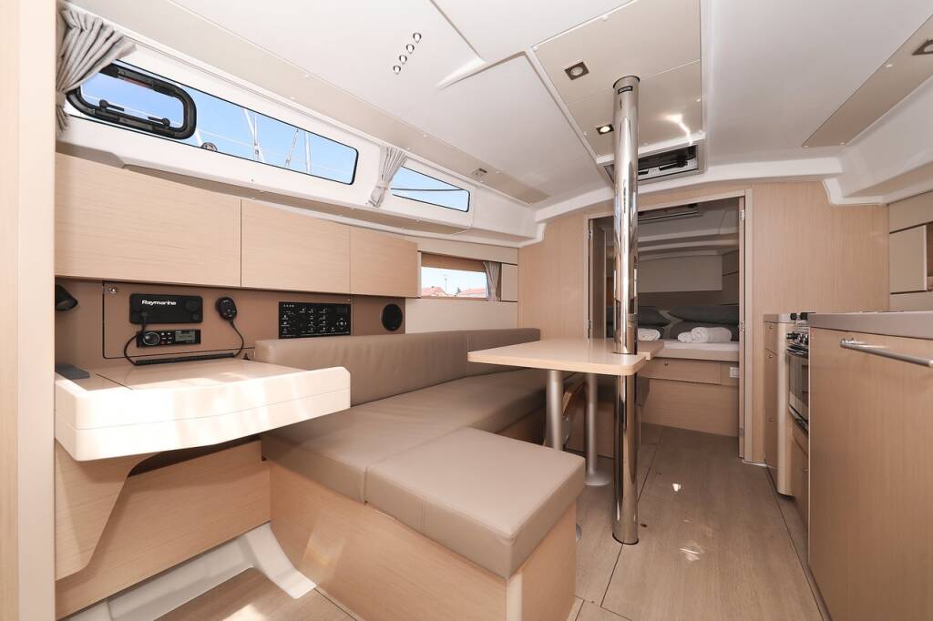 Sailing yacht Oceanis 35.1 Aris