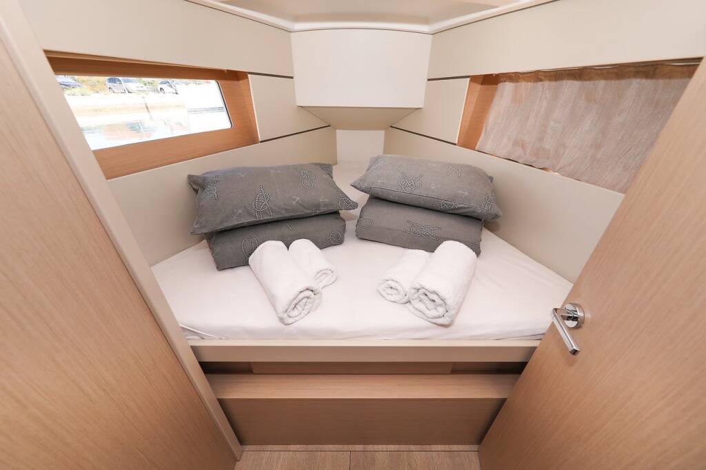 Sailing yacht Oceanis 35.1 Aris