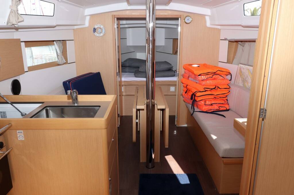 Sailing yacht Oceanis 35.1 Aquarius