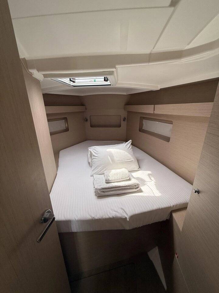 Sailing yacht Oceanis 37.1 Karyatis