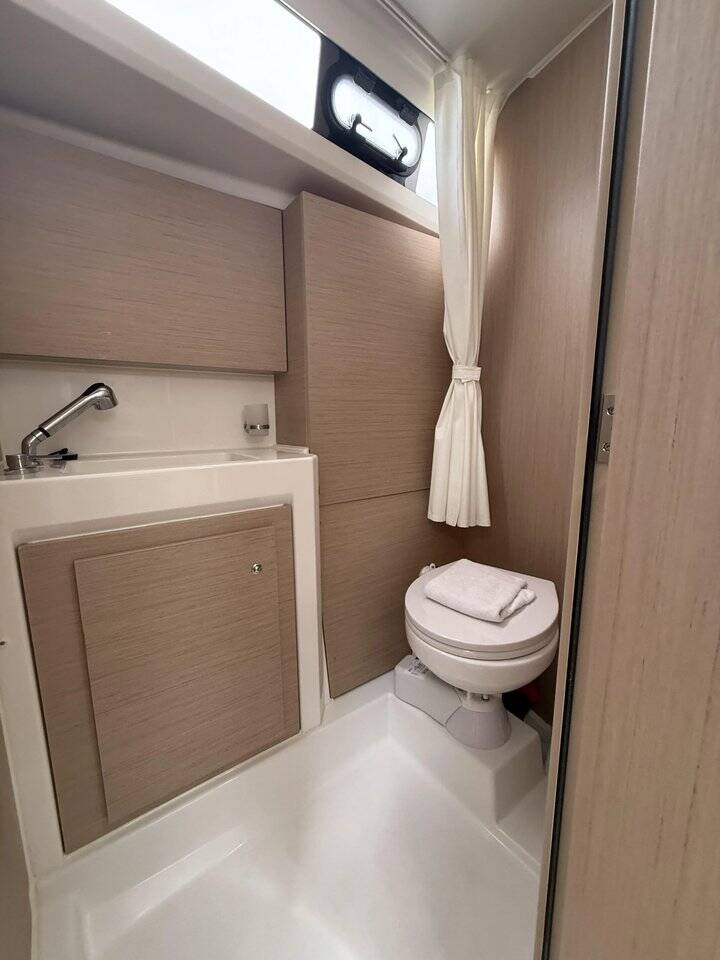 Sailing yacht Oceanis 37.1 Karyatis