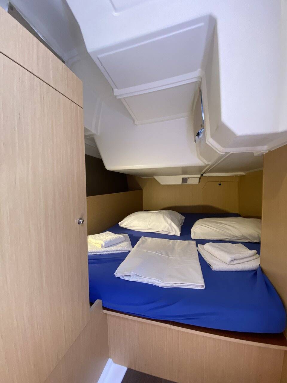 Sailing yacht Oceanis 38 Solar