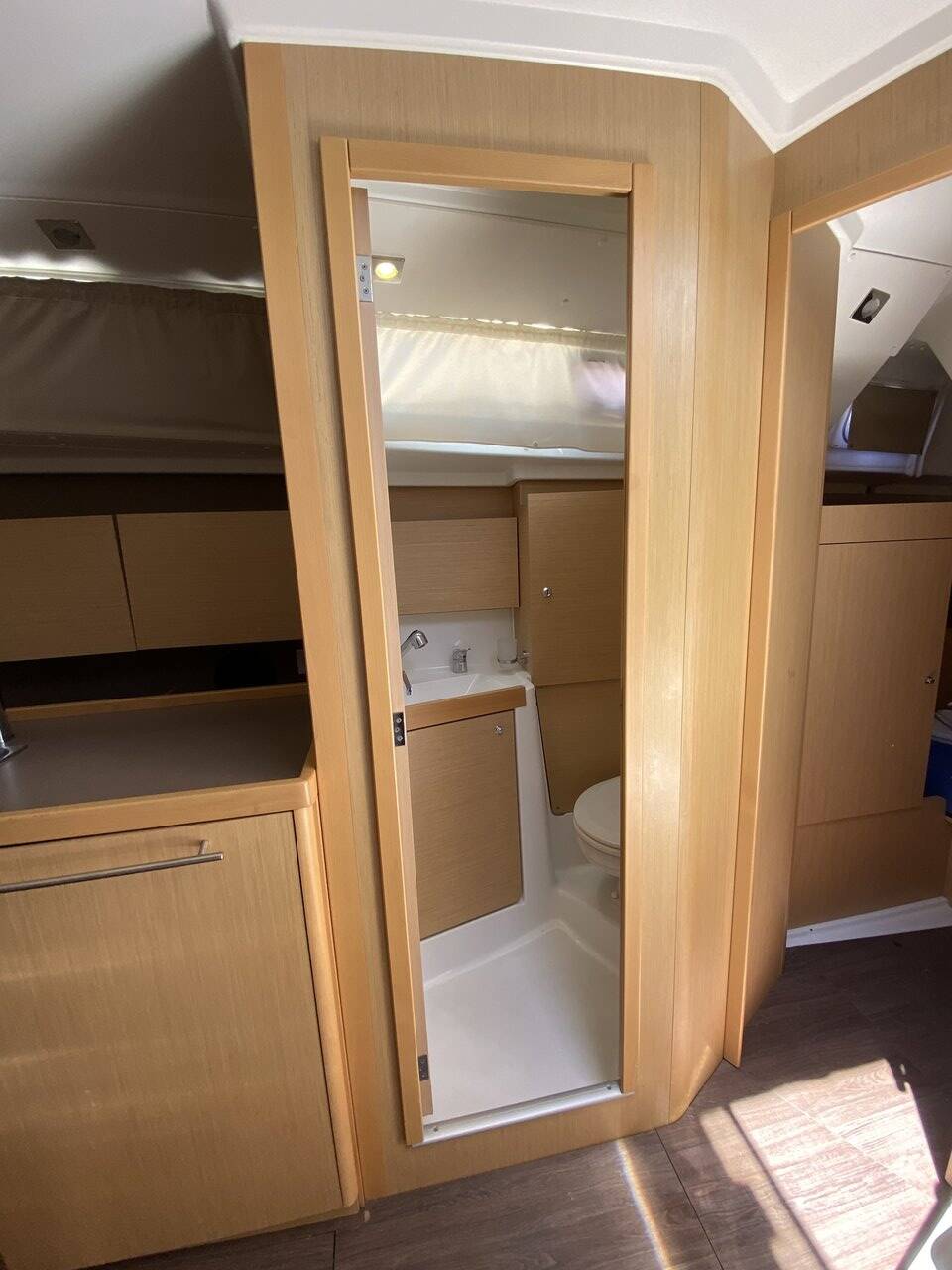 Sailing yacht Oceanis 38 Solar