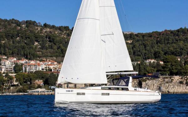 Oceanis 38 Arsen ACI Marina Split