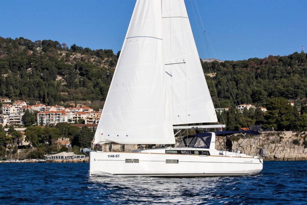 Sailing yacht Oceanis 38 Arsen