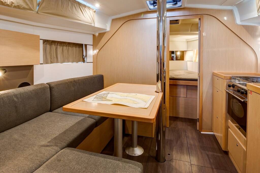 Sailing yacht Oceanis 38 Arsen
