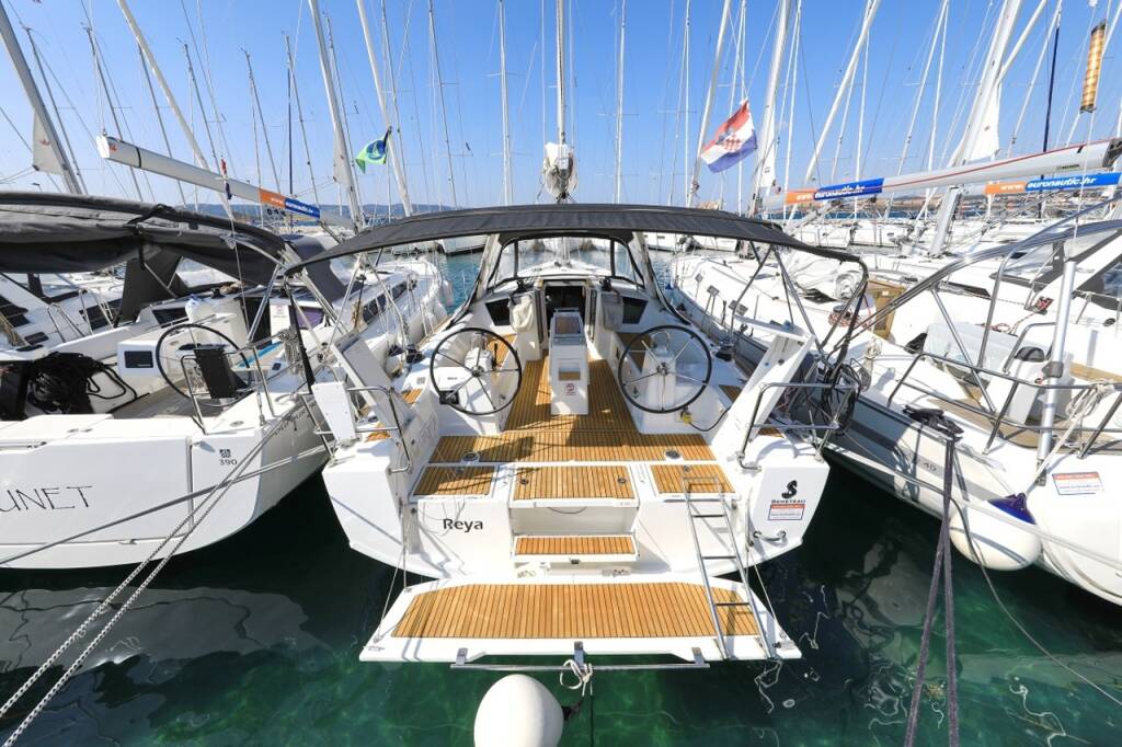 Sailing yacht Oceanis 38.1 Reya