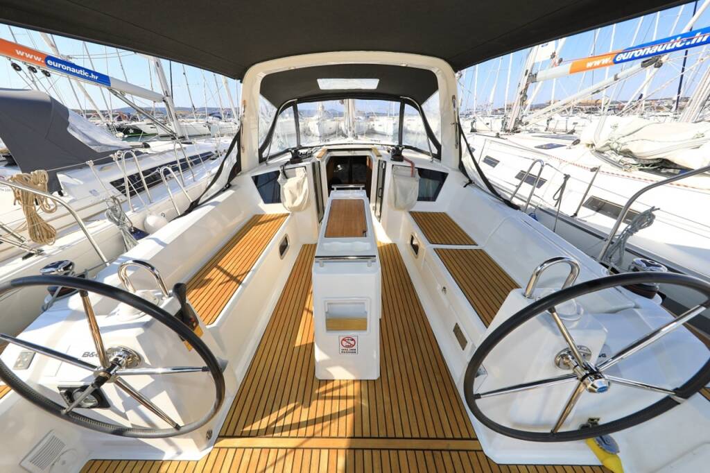 Sailing yacht Oceanis 38.1 Reya