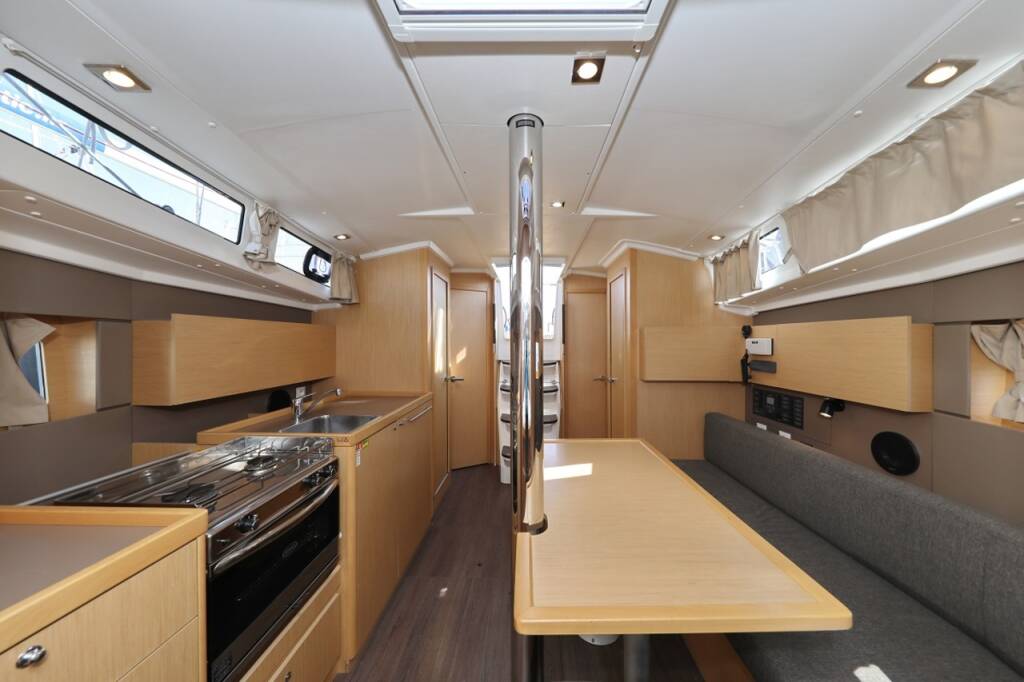 Sailing yacht Oceanis 38.1 Reya