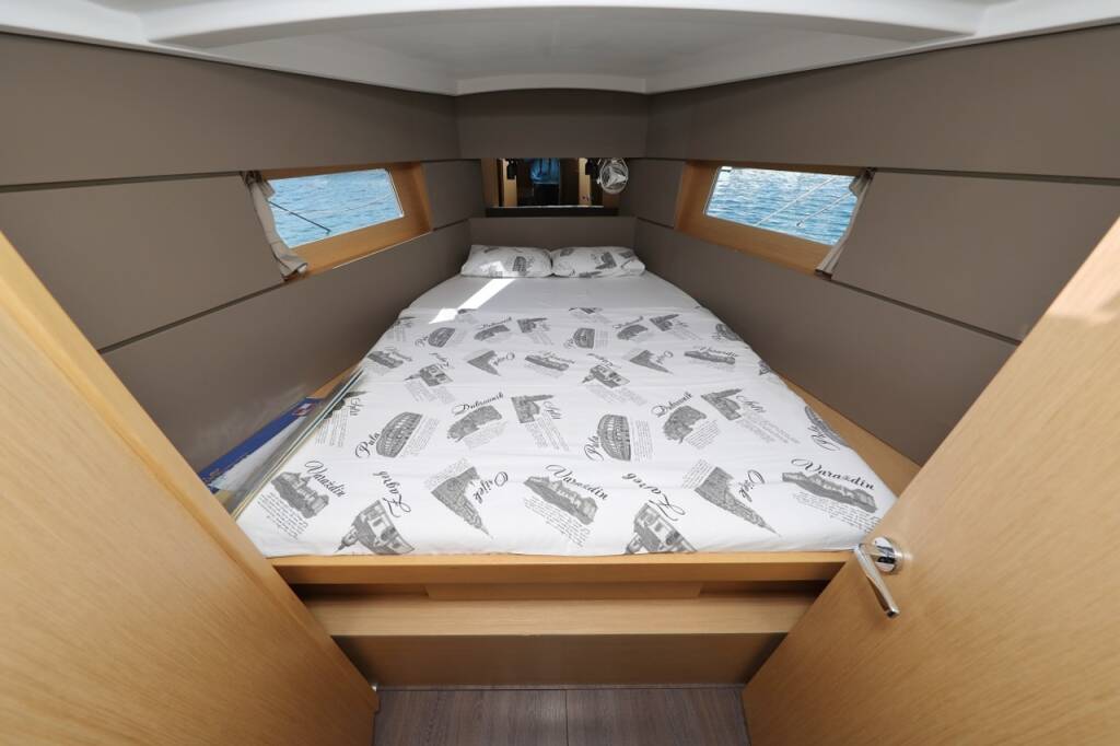 Sailing yacht Oceanis 38.1 Reya